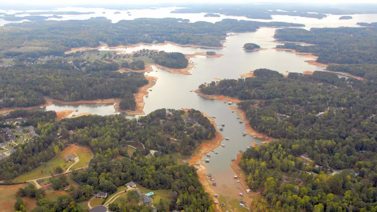 Este mortífero lago de Georgia guarda secretos sobre la historia de EE.UU.