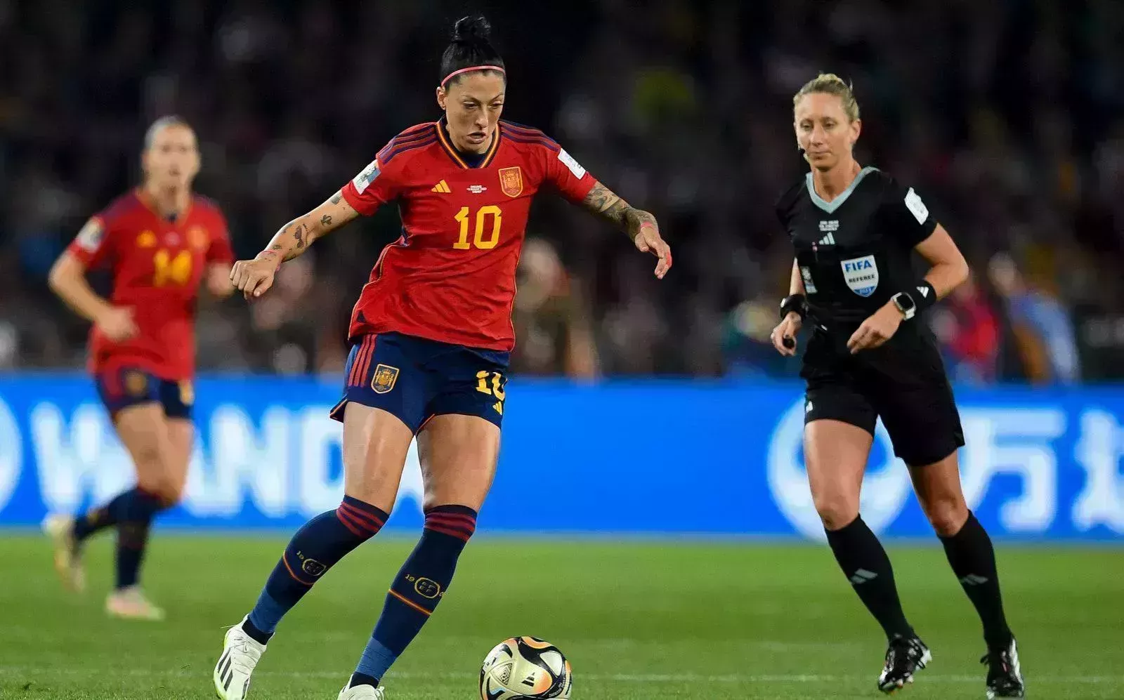 Explicación del incidente del beso en el fútbol femenino español