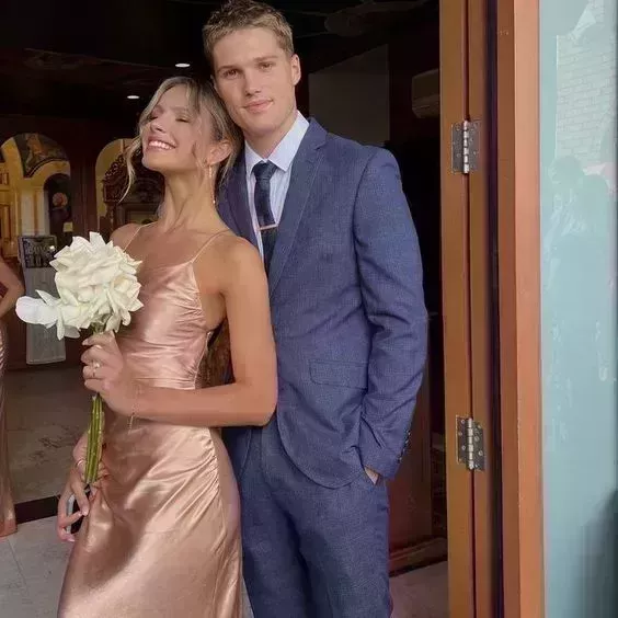 Los 50 mejores trajes de graduación para parejas en 2023