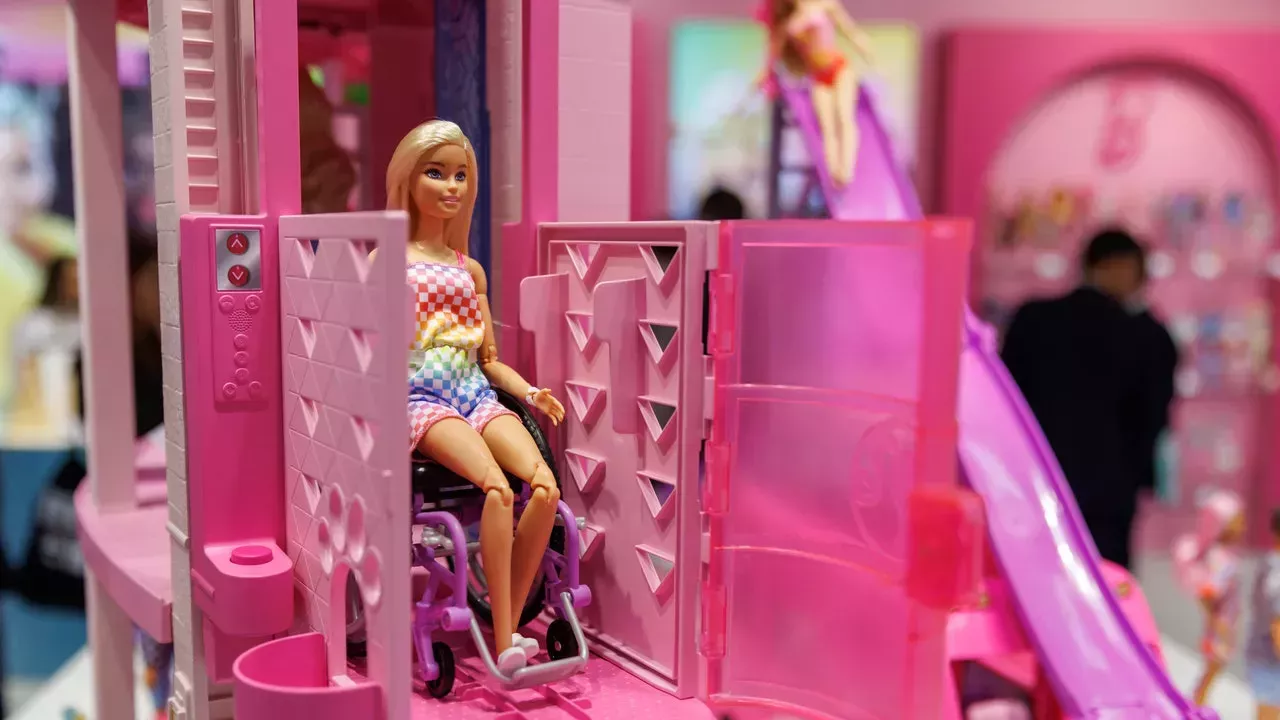Necesitamos más Barbie en silla de ruedas