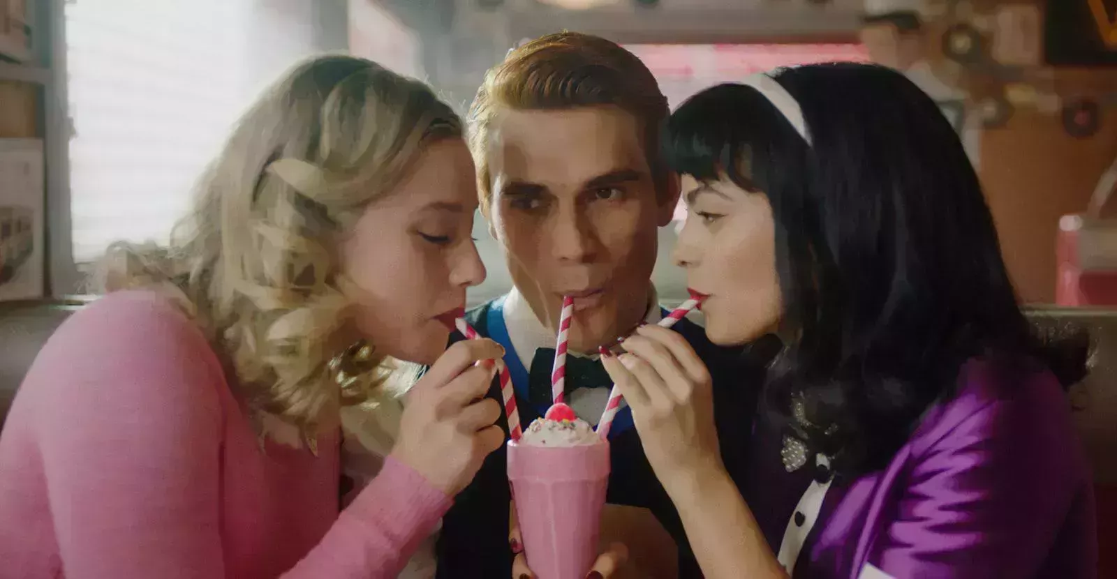 Riverdale siempre fue hacia el poliamor