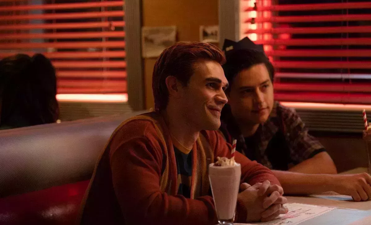 Riverdale siempre fue hacia el poliamor