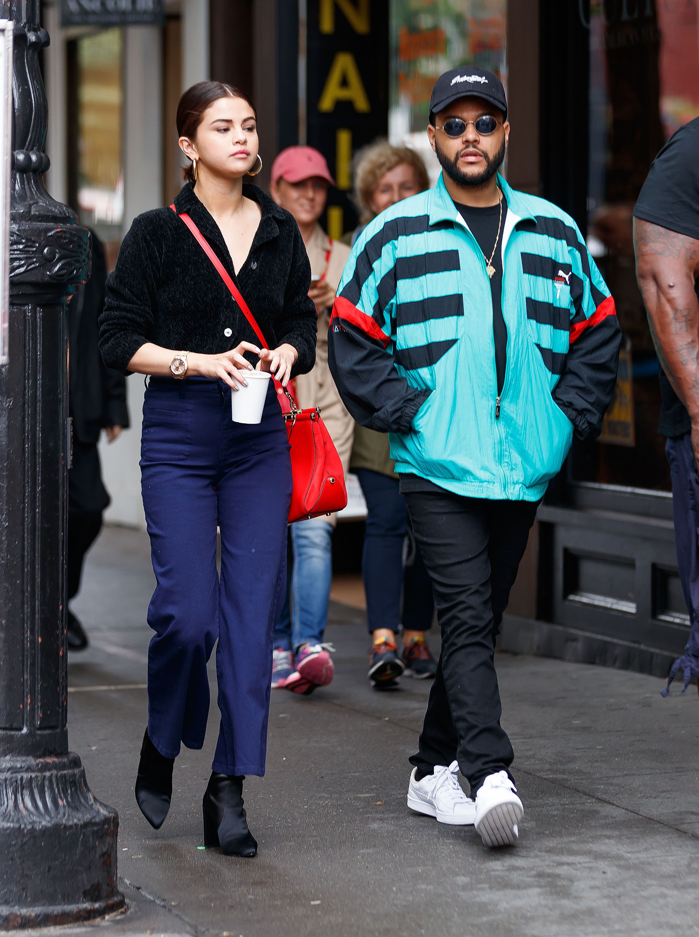 Selena Gomez rompe el silencio sobre la teoría de que su ex The Weeknd inspiró 'Single Soon'