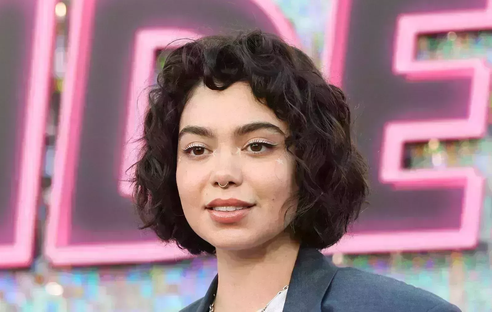 16 famosos bisexuales y bisexuales+ que están orgullosos de su homosexualidad