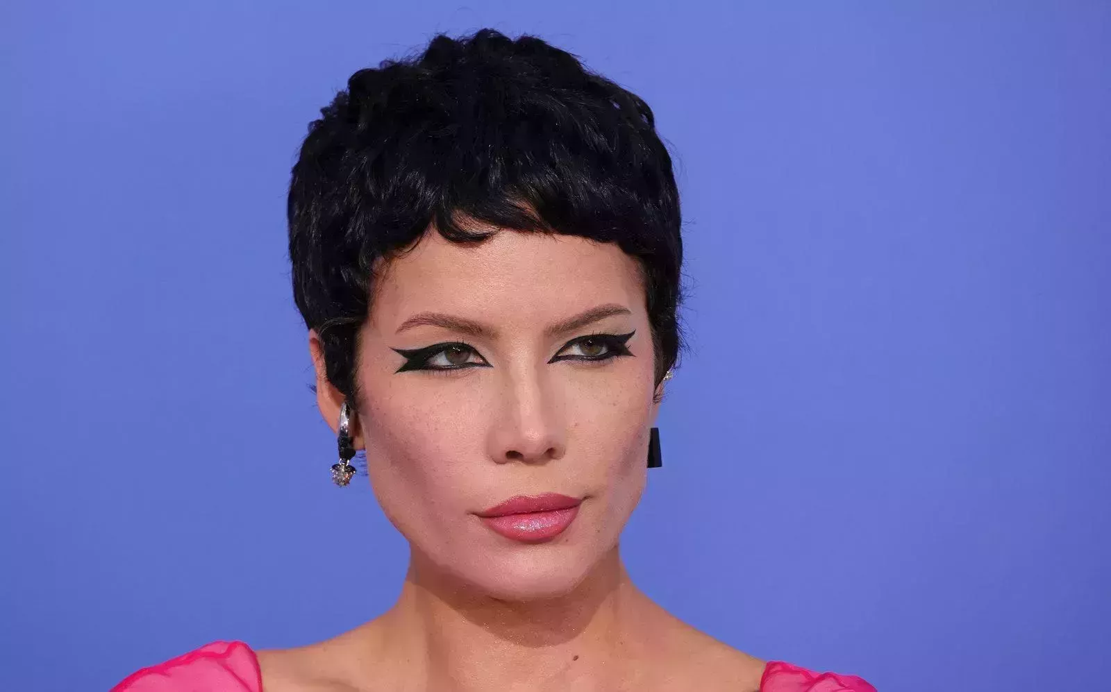 16 famosos bisexuales y bisexuales+ que están orgullosos de su homosexualidad