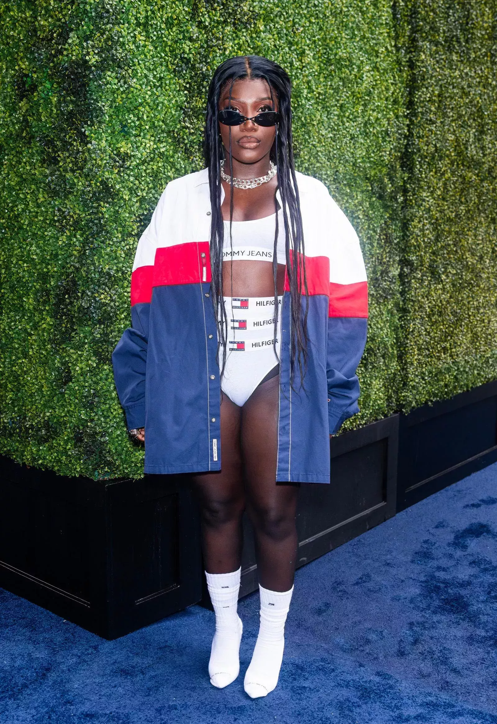 Doechii cambia los pantalones por la ropa interior de tres capas en la NYFW