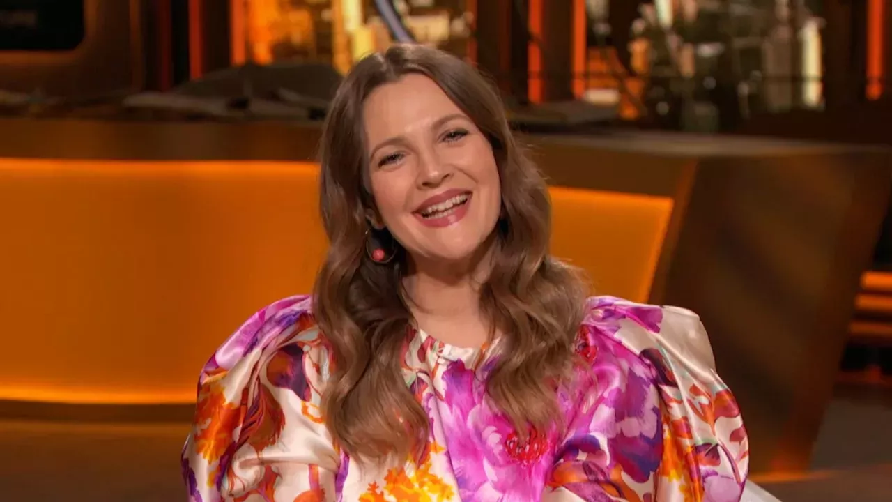 Drew Barrymore suspende la producción de su programa de entrevistas hasta el final de la huelga tras enfrentarse a las reacciones en su contra