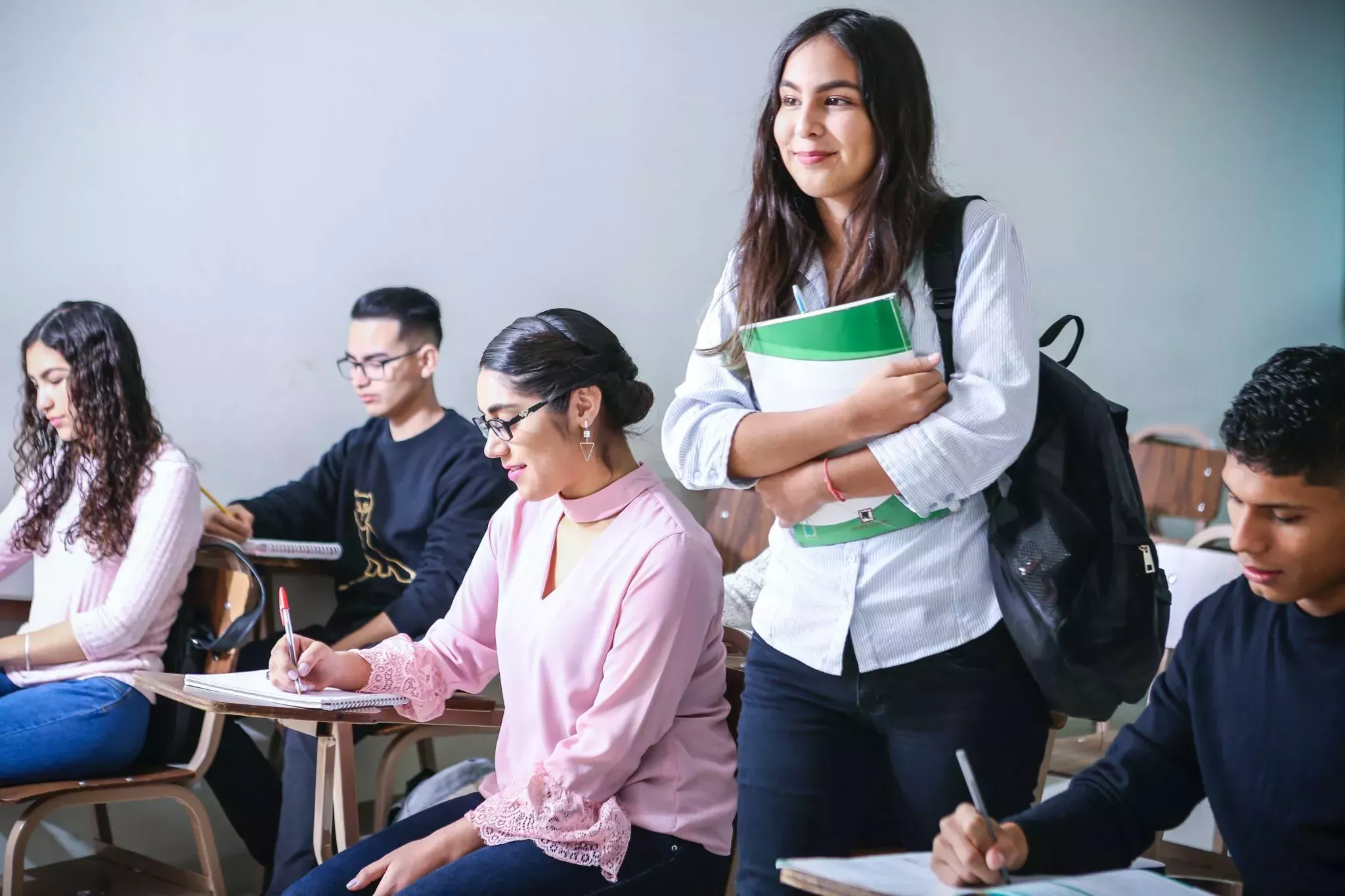 Establecer objetivos académicos realistas mientras se prepara para la universidad