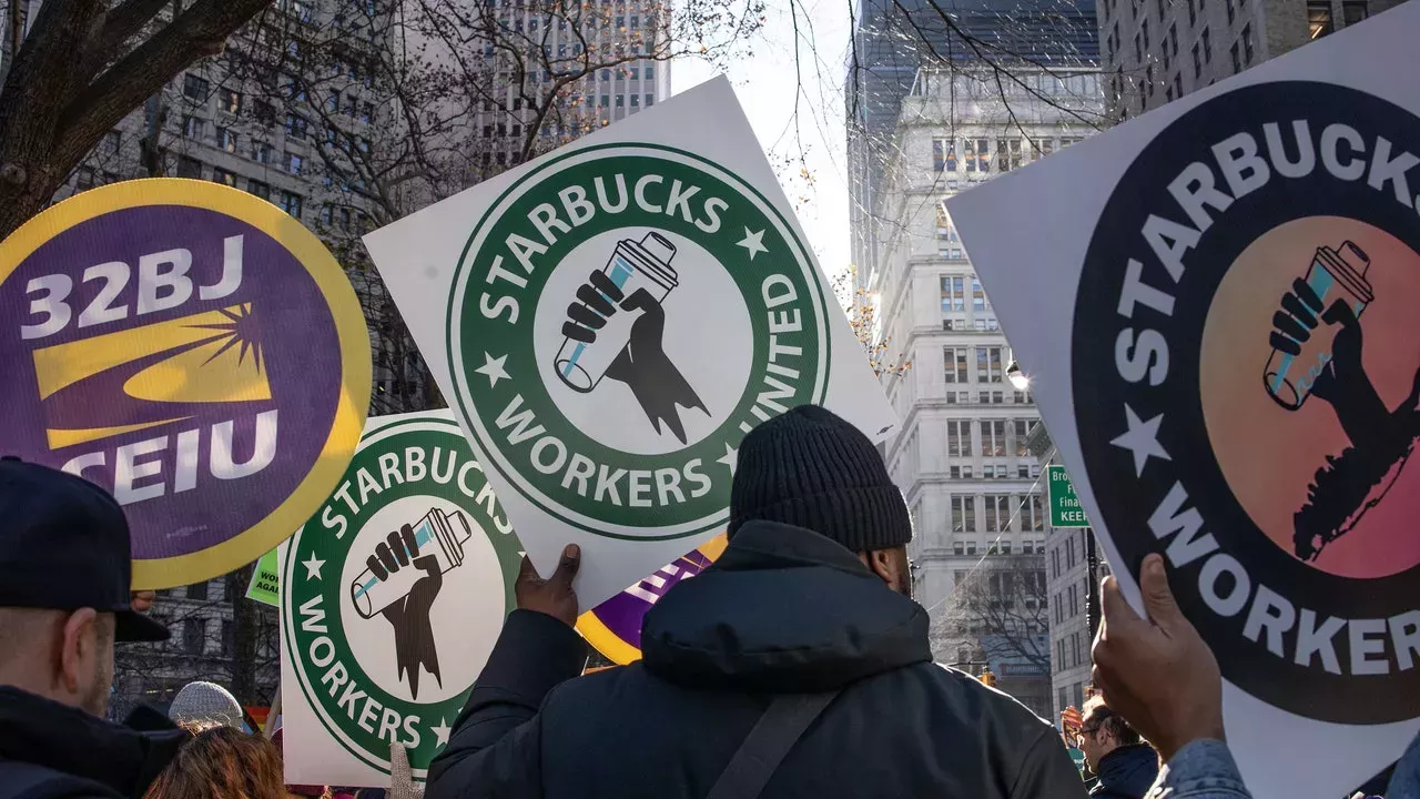 Estos campus se solidarizan con Starbucks Workers United