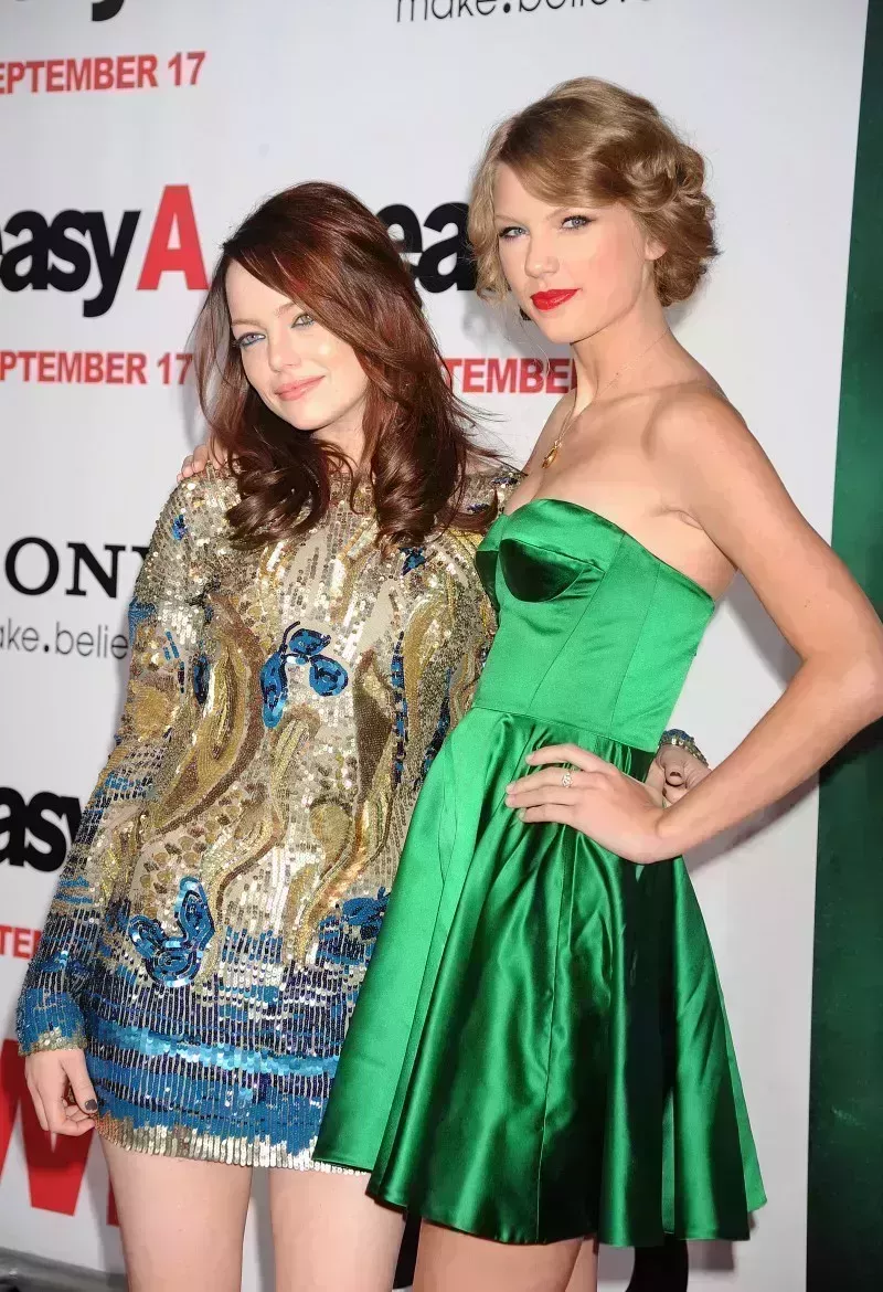 Fotos de Taylor Swift sobresaliendo entre los famosos: Véalas todas