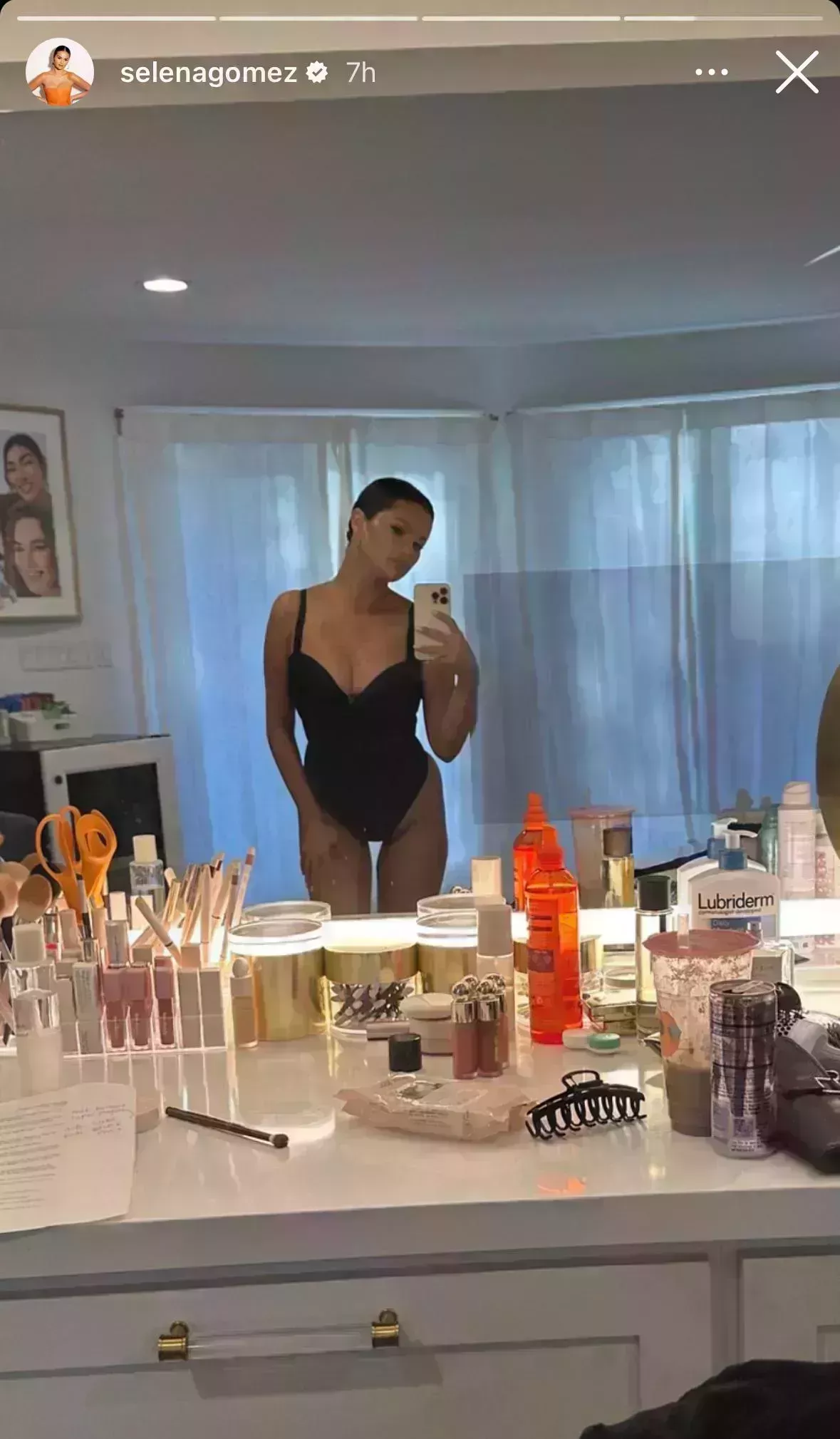 Intentamos localizar los productos del neceser de Selena Gomez