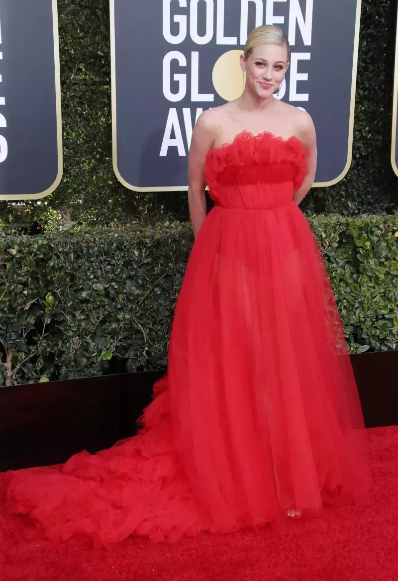 La transformación de Lili Reinhart en la alfombra roja: Fotos de los mejores looks