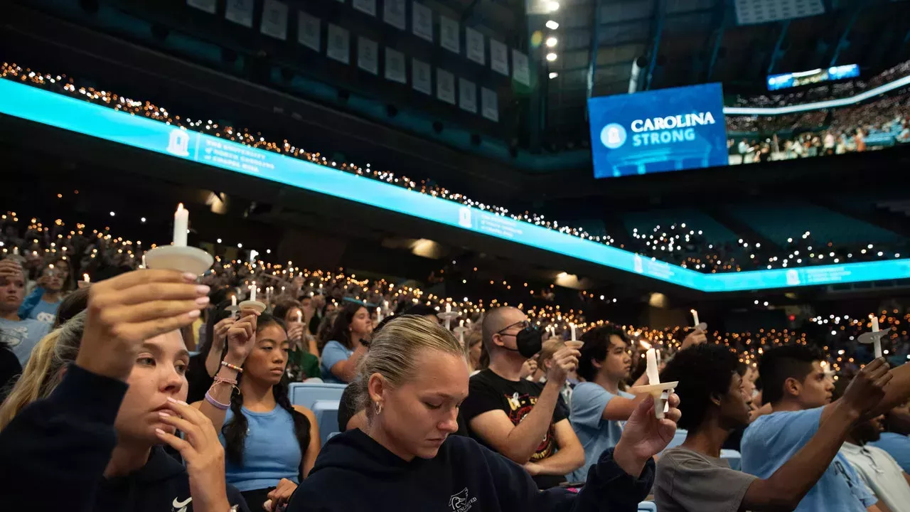 La Universidad de Carolina del Norte en Chapel Hill, bloqueada apenas dos semanas después del tiroteo en el campus