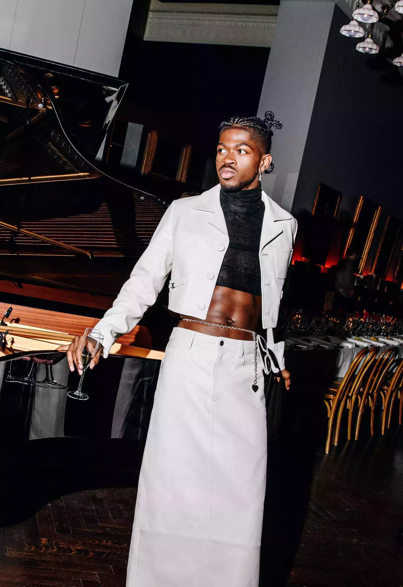 Lil Nas X adopta la tendencia de las maxifaldas en su último look de la NYFW