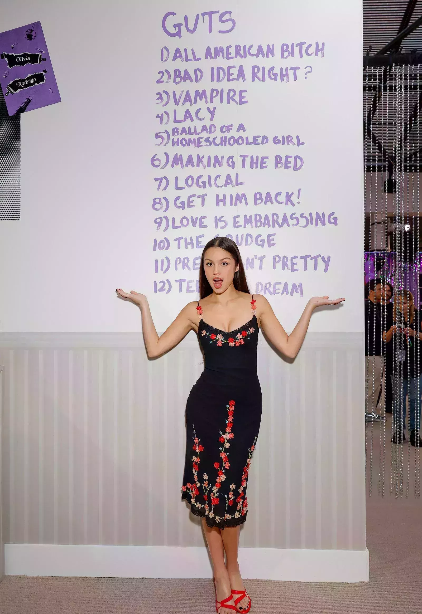 Olivia Rodrigo celebra el lanzamiento de