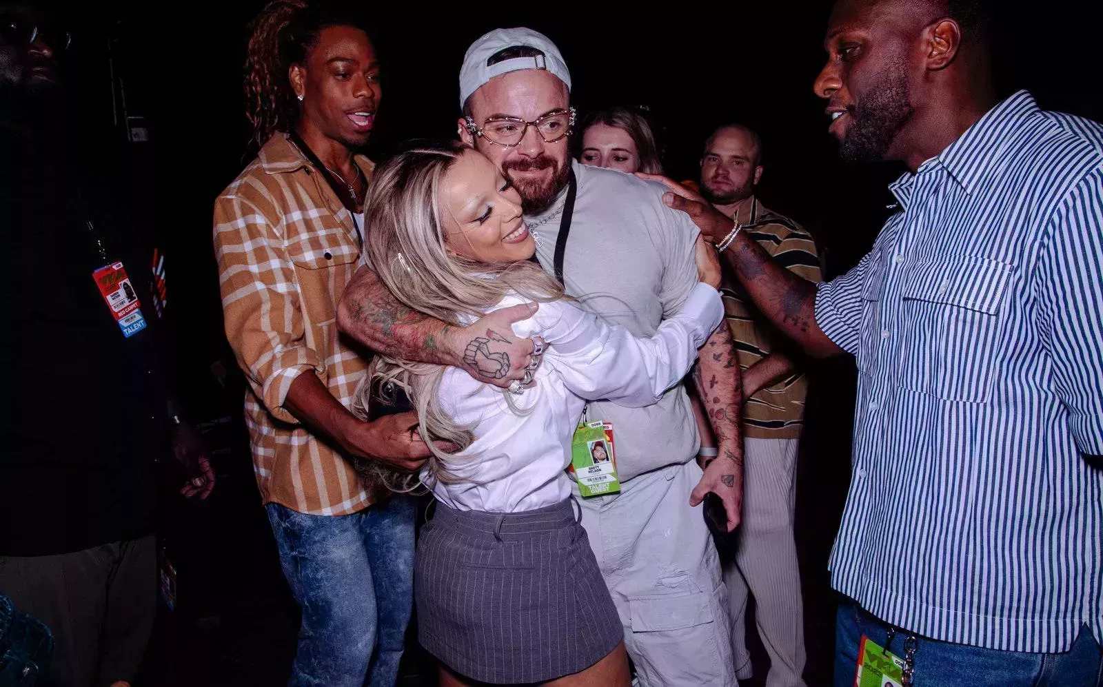 Olvídate de los calentadores, Doja Cat apuesta por los calentadores de brazos