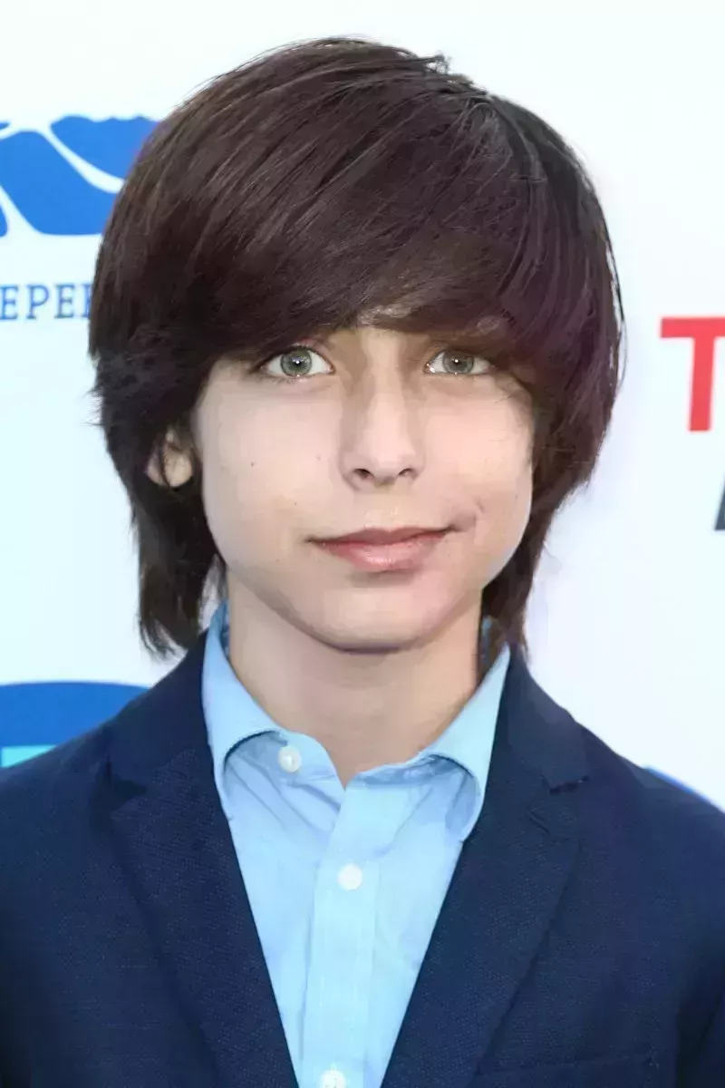 Transformación de Aidan Gallagher: Joven vs Ahora Fotos