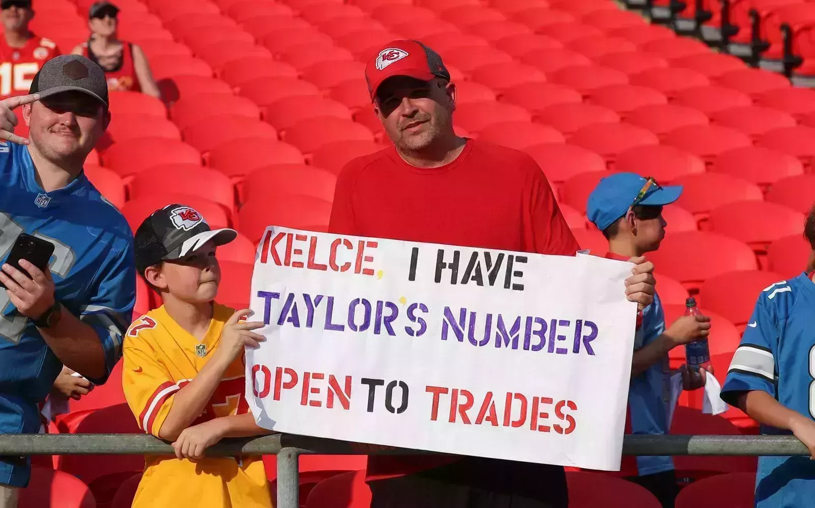 Travis Kelce se deshace en halagos hacia Taylor Swift en su podcast: 