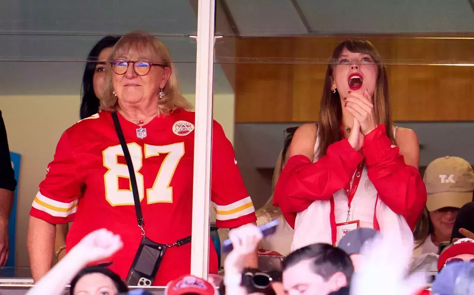 Travis Kelce se deshace en halagos hacia Taylor Swift en su podcast: 