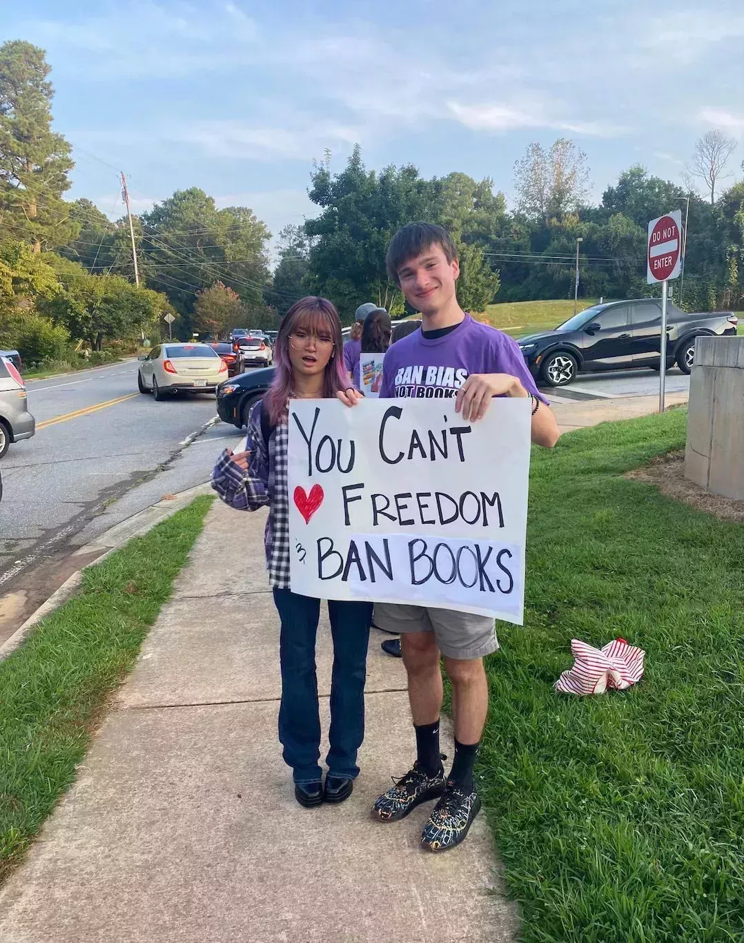 Una madre nos gritó mientras protestábamos contra la prohibición de libros en nuestras escuelas