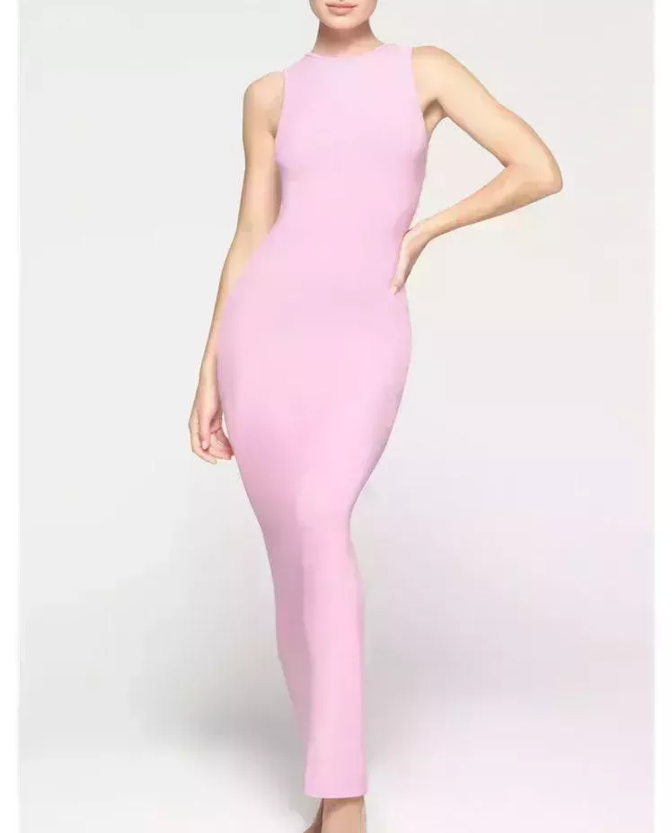 Este vestido ceñido de SKIMS ya está a la venta