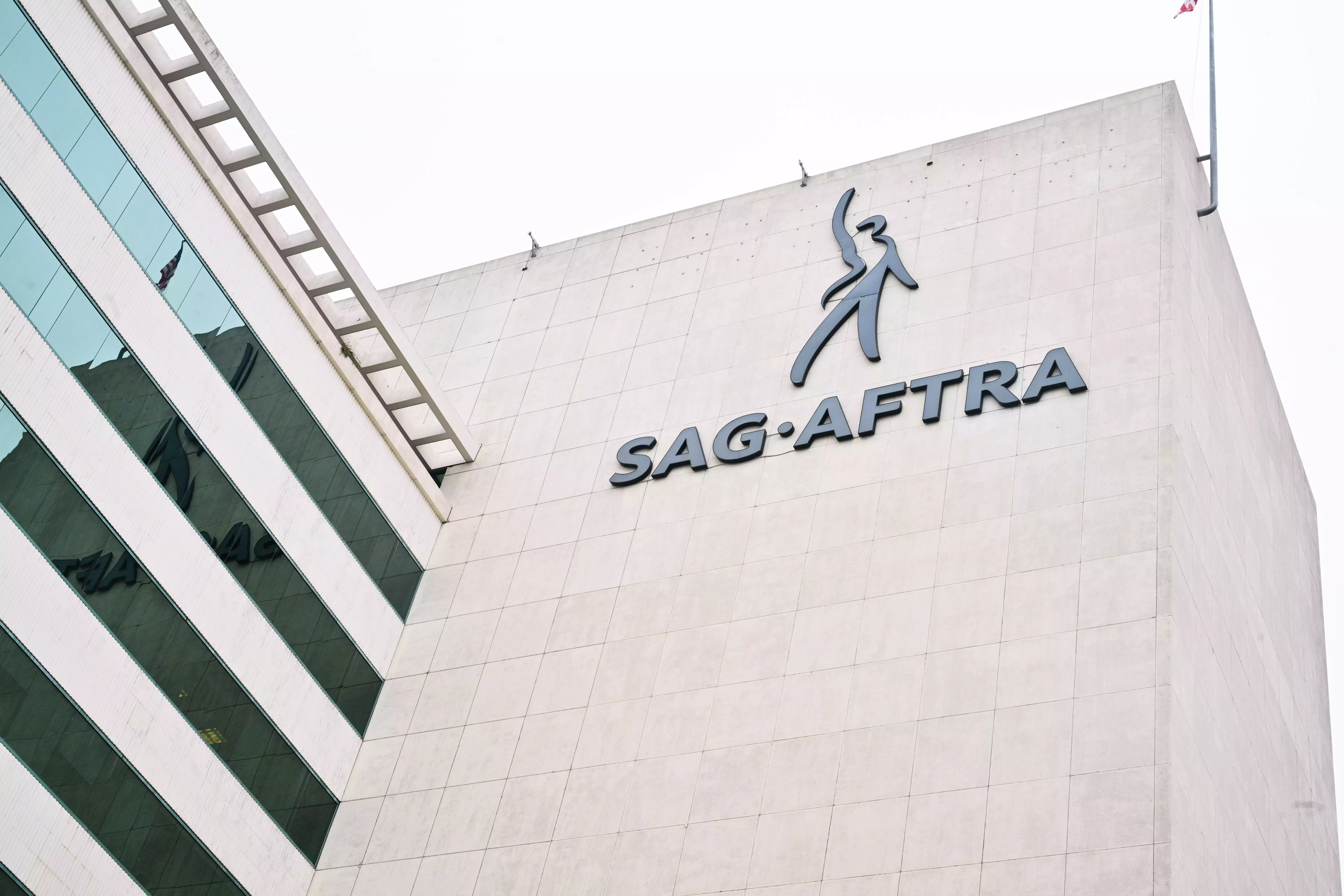 

	
		La huelga SAG-AFTRA pende de una diferencia de 480 millones de dólares entre actores y estudios por el pago del streaming
	
	