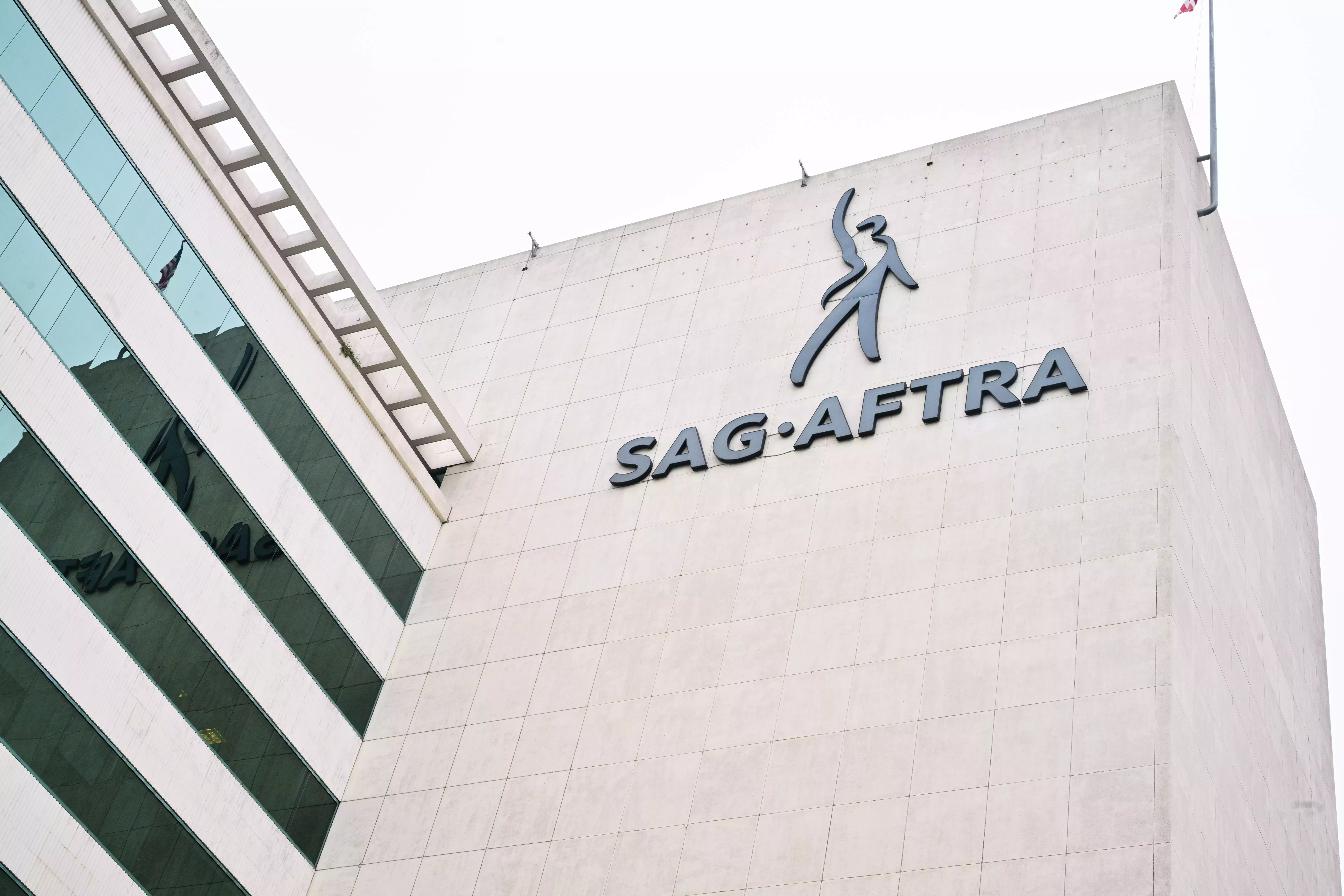 La huelga SAG-AFTRA pende de una diferencia de 480 millones de dólares entre actores y estudios por el pago del streaming