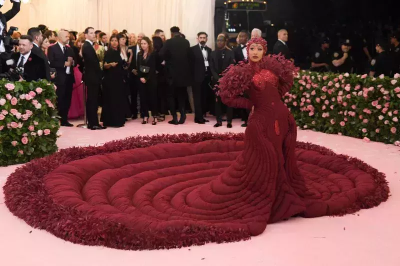 Los mejores momentos de Cardi B en la alfombra roja y su evolución de estilo