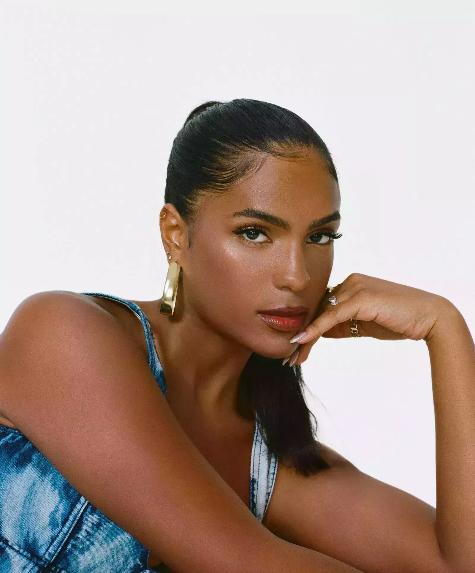 Monet McMichael muestra la realidad de la moda y la belleza