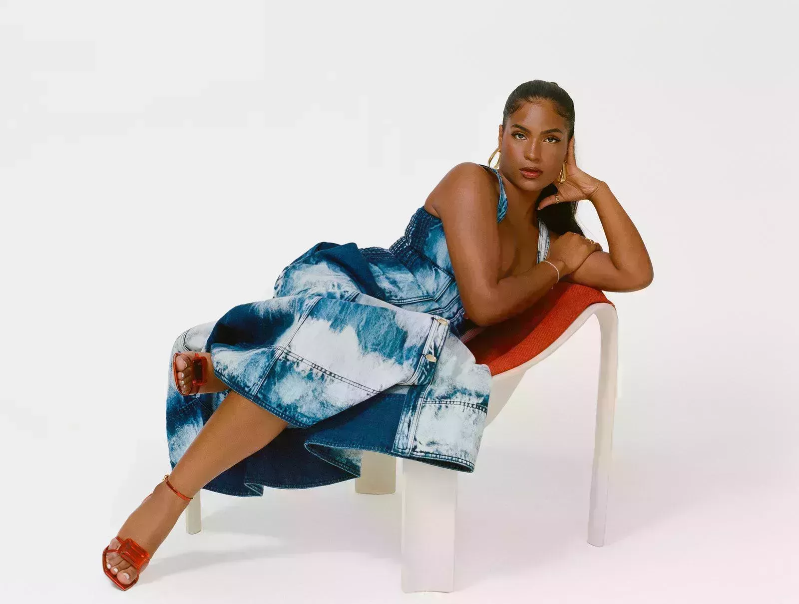 Monet McMichael muestra la realidad de la moda y la belleza