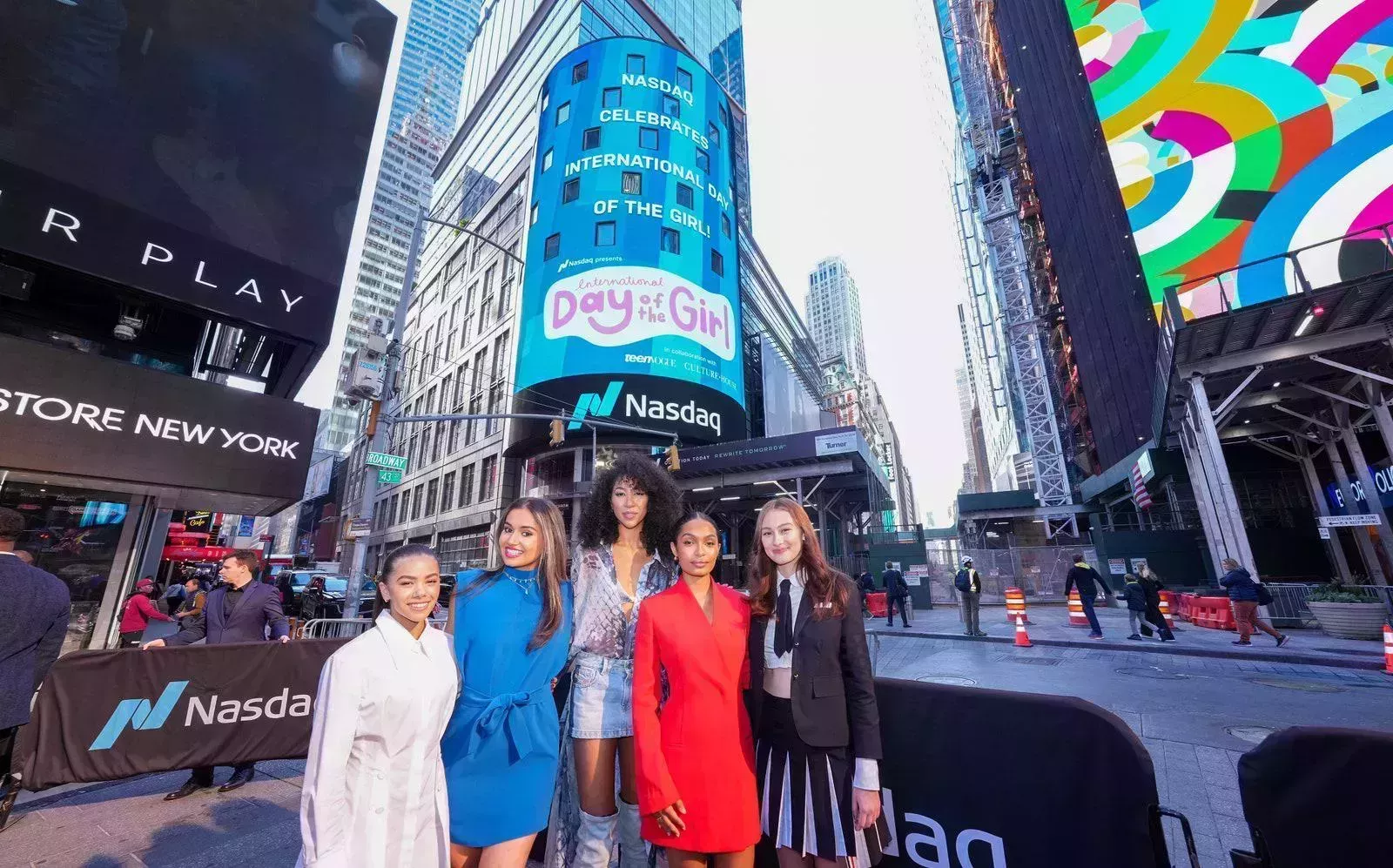 Yara Shahidi, Lola Tung y otros celebran el Día Internacional de la Niña