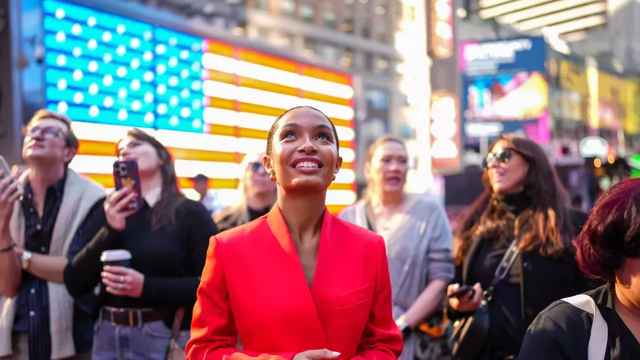 Yara Shahidi, Lola Tung y otros celebran el Día Internacional de la Niña