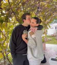 11 mensajes aleatorios (pero bonitos) para iniciar una conversación con tu pareja