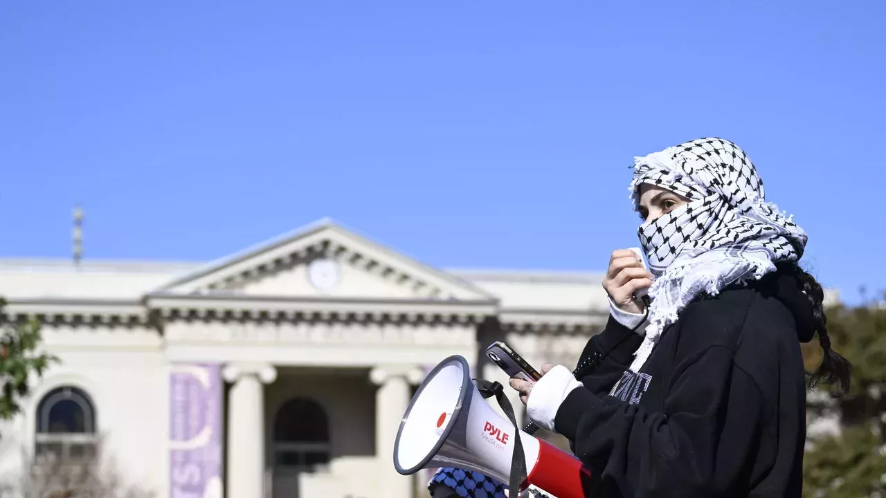 ACLU a DeSantis, Universidades: La organización pro Palestina es una expresión protegida por la Primera Enmienda