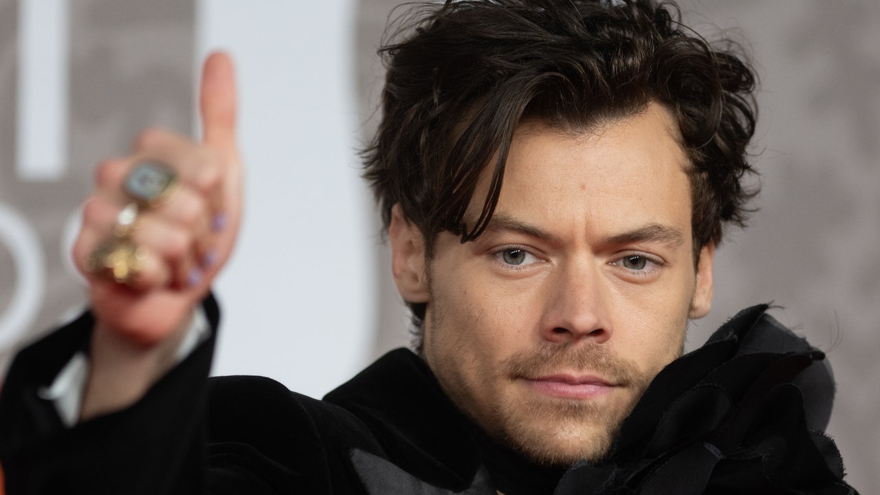 Bueno, Harry Styles se afeitó la cabeza