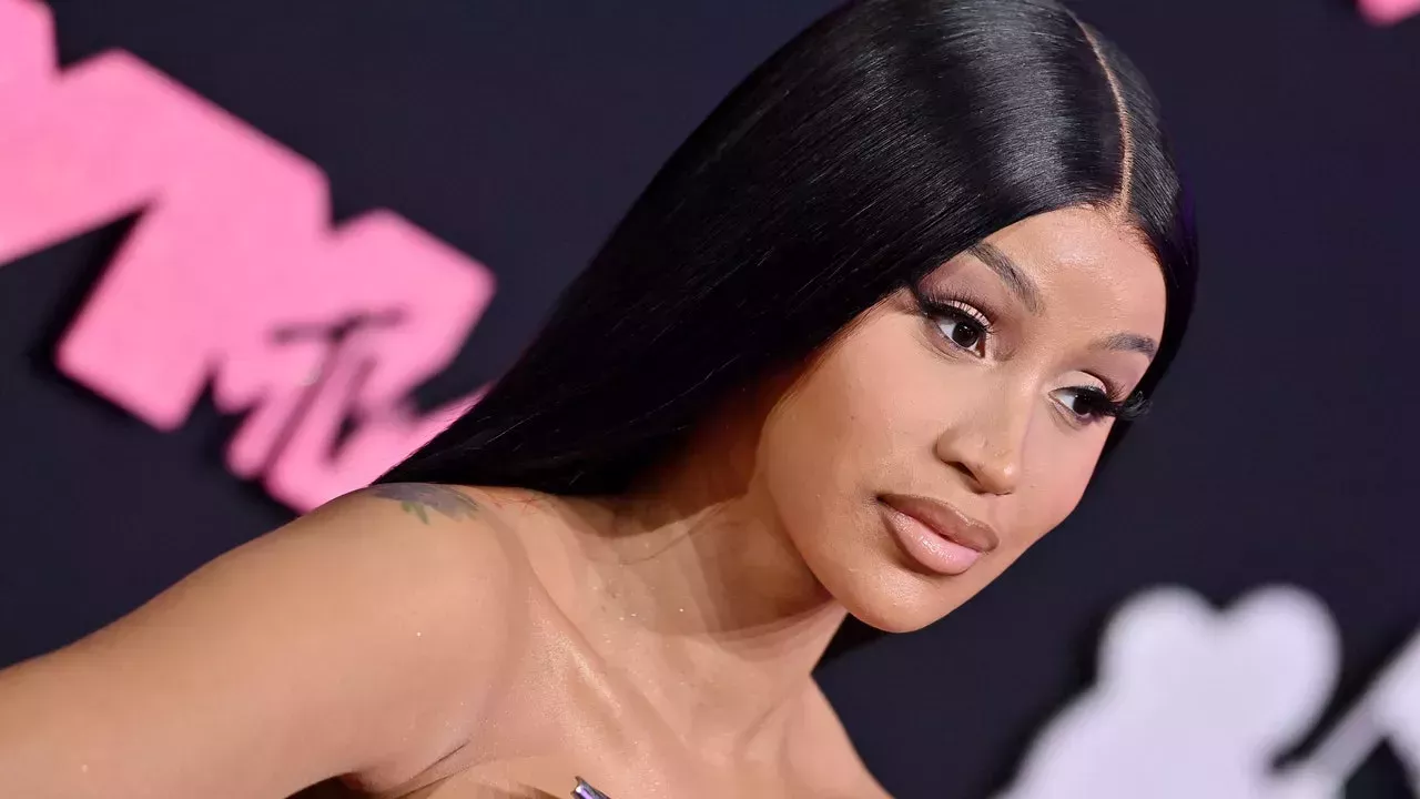 Cardi B destroza en Instagram Live los recortes presupuestarios de Adams en Nueva York y su planteamiento de guerra contra Biden