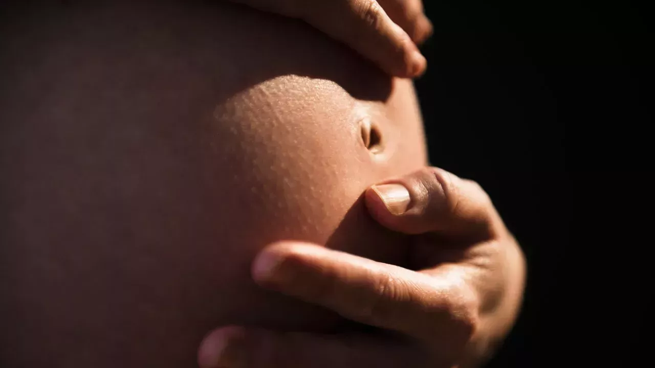Cómo se utilizan las leyes antiaborto para criminalizar el embarazo