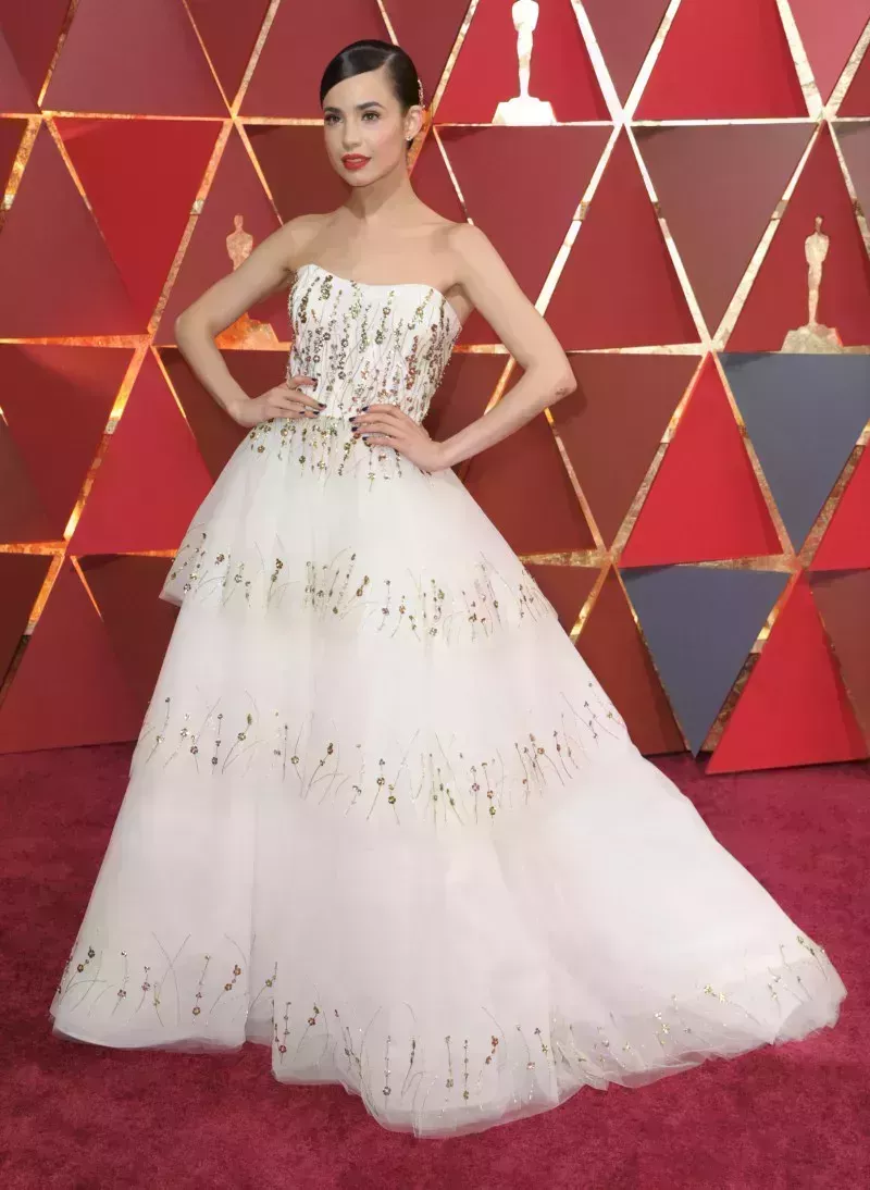 Los mejores looks de Sofia Carson en la alfombra roja: Ver Fotos