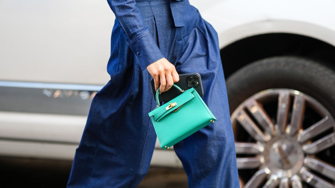 Los mocasines Reformation favoritos de Gigi Hadid están rebajados un 25