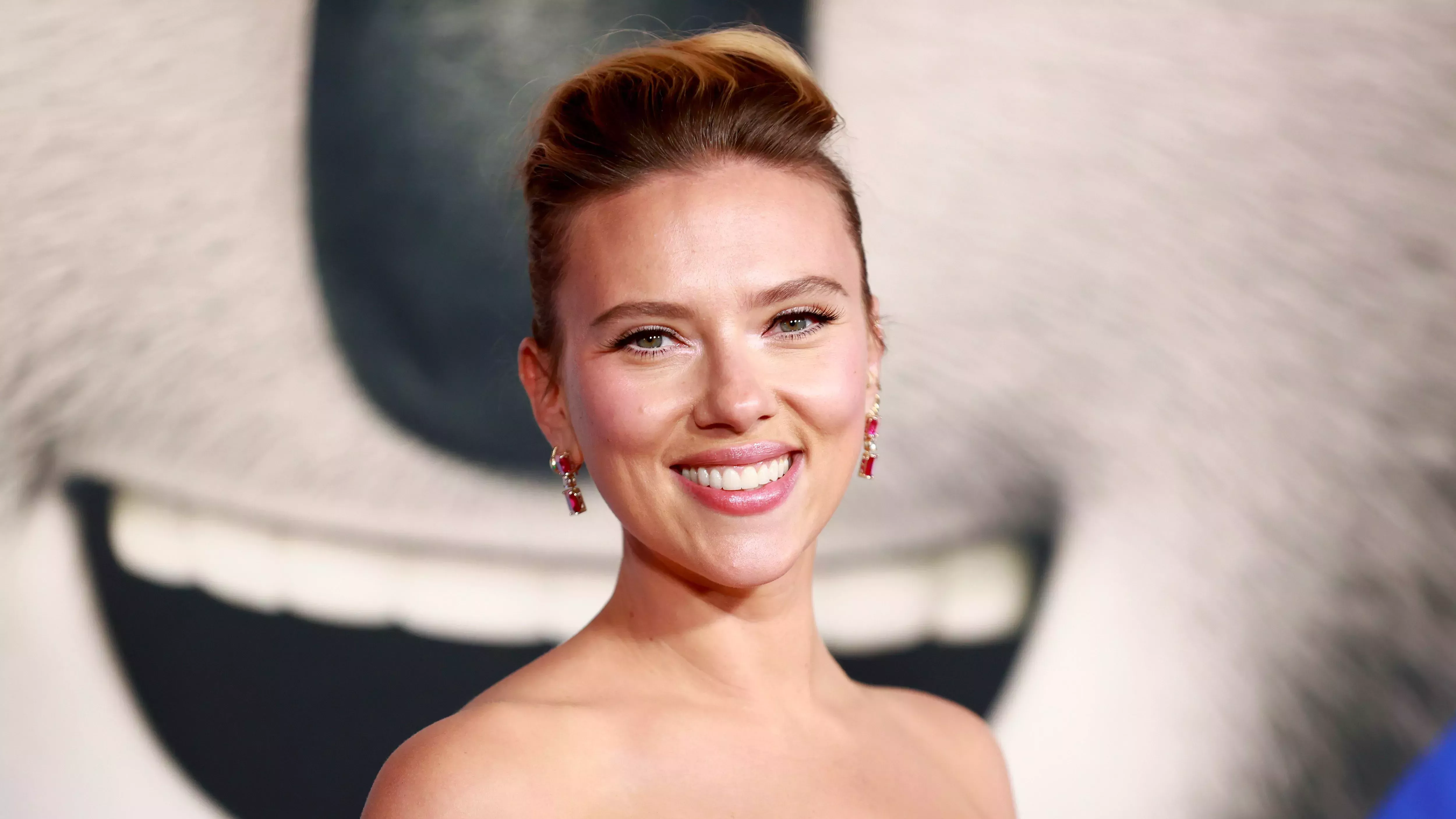 

	
		Scarlett Johansson emprende acciones legales contra una aplicación de inteligencia artificial que usurpó su imagen en un anuncio
	
	