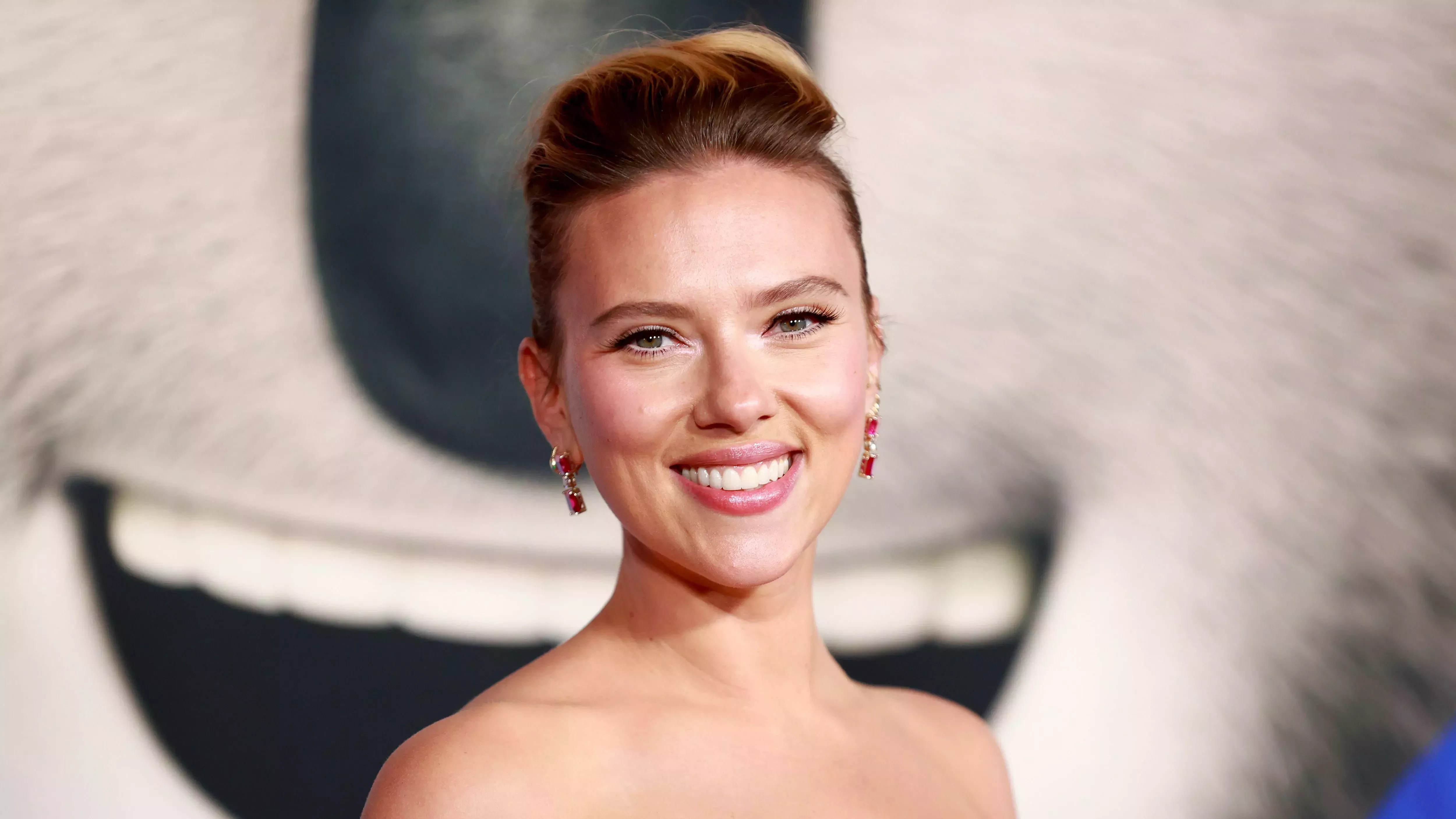 Scarlett Johansson emprende acciones legales contra una aplicación de inteligencia artificial que usurpó su imagen en un anuncio