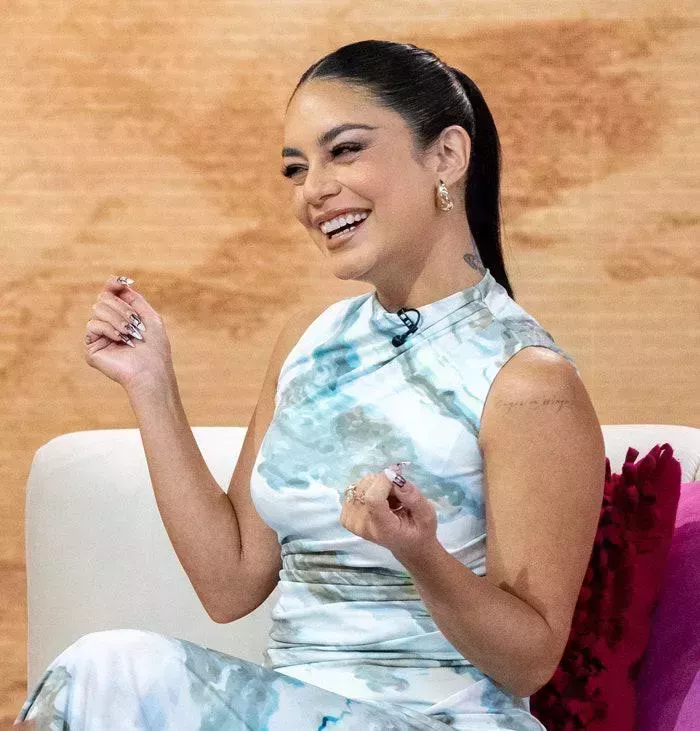 Vanessa Hudgens se hizo una manicura de novia gótica para su despedida de soltera