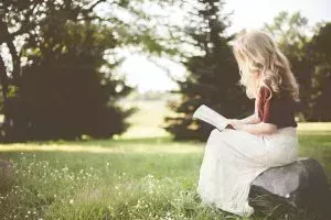 Los 5 libros que las adolescentes deben leer durante las vacaciones