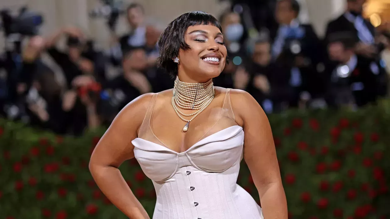 Los comentarios de odio echaron a Paloma Elsesser de Instagram. Estos son algunos de sus looks icónicos