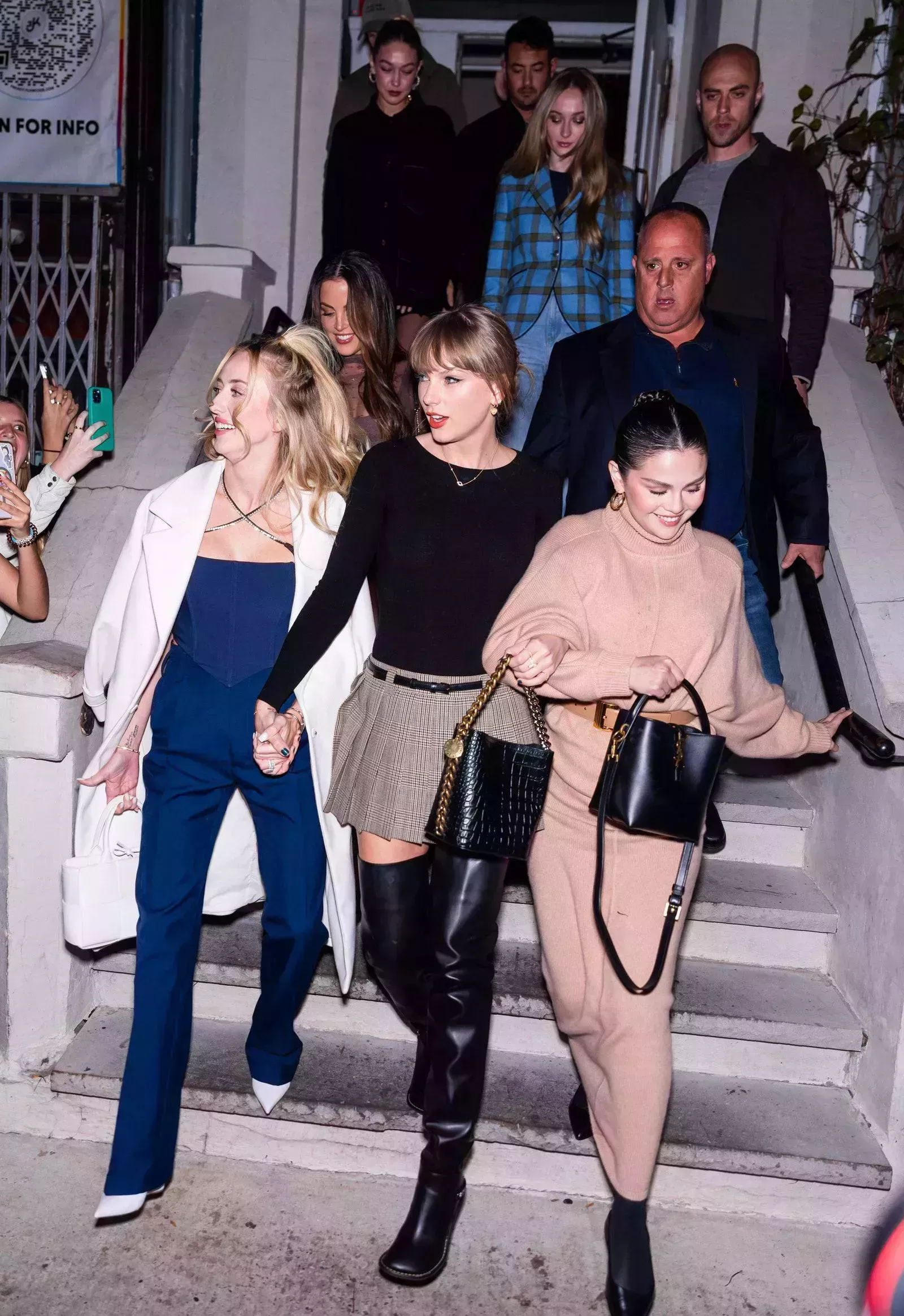 Taylor Swift y Selena Gomez se ponen sus minifaldas para una noche de chicas