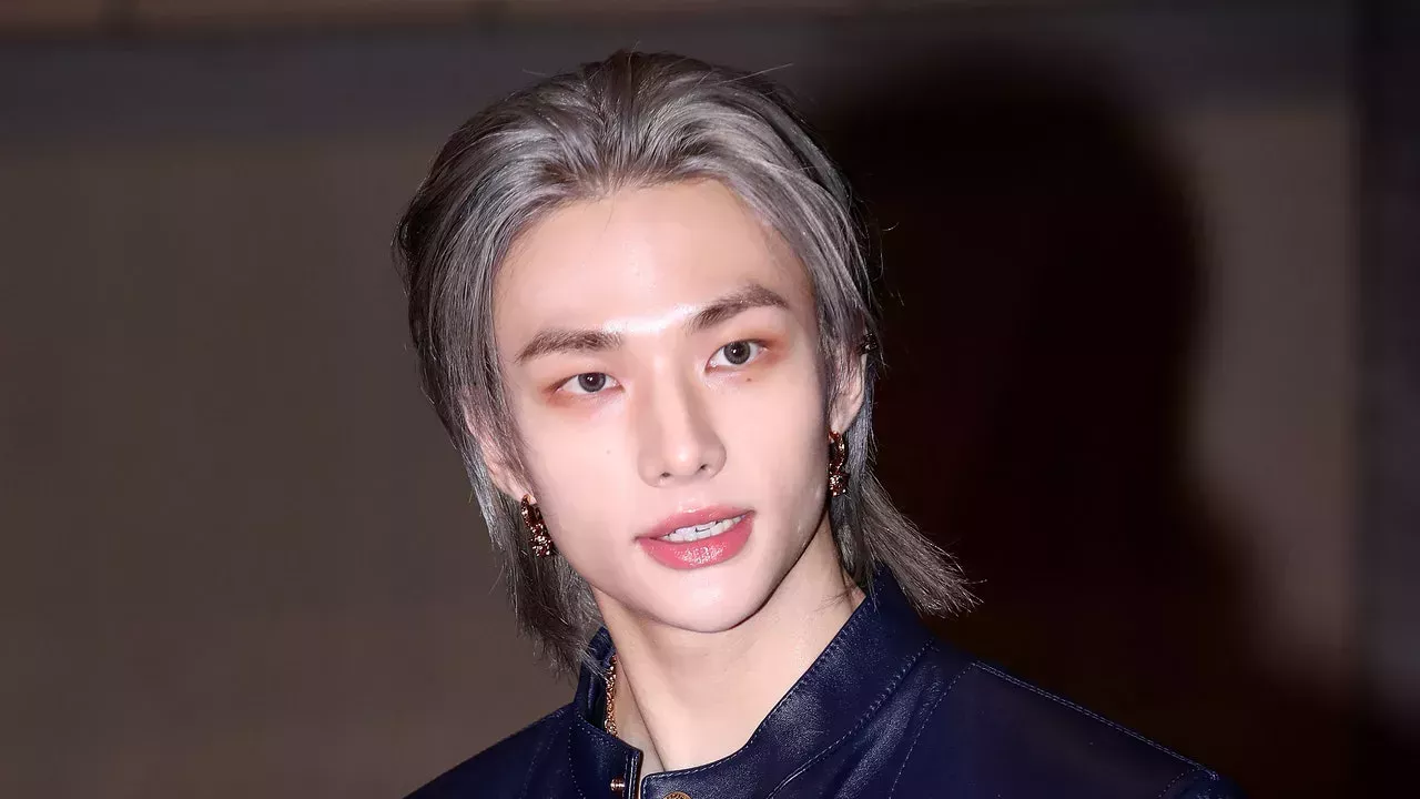 Hyunjin de Stray Kids muestra un nuevo piercing en la ceja en nuevas fotos