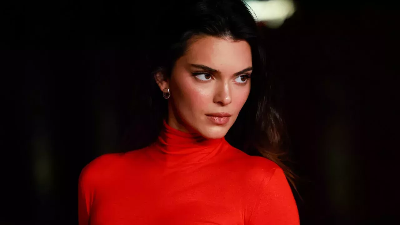 Kendall Jenner da una vuelta de tuerca a la tendencia de los vestidos transparentes para Nochevieja