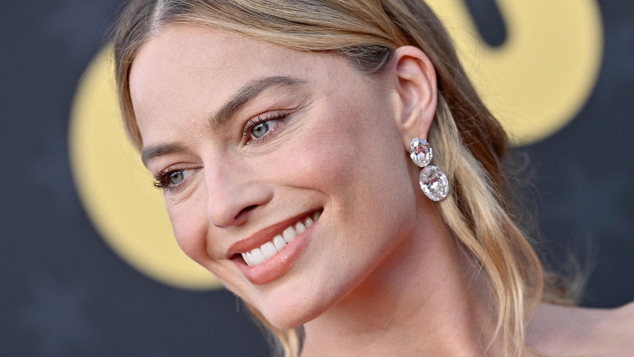 La última manicura de Barbie de Margot Robbie es tan simple pero tan genial