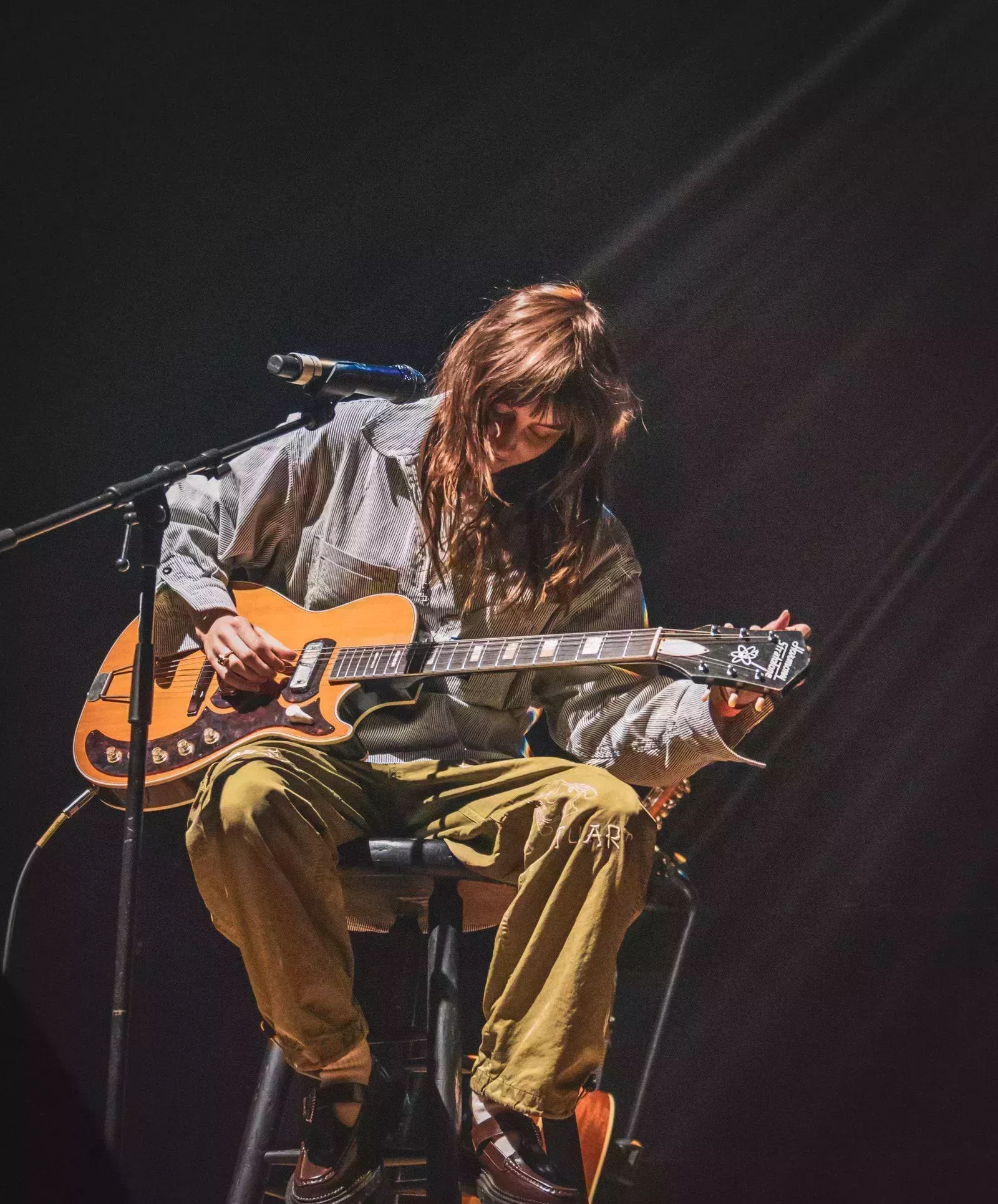 Omar Apollo y Clairo apoyan a Palestina y Sudán en una gala benéfica de Artists for Aid