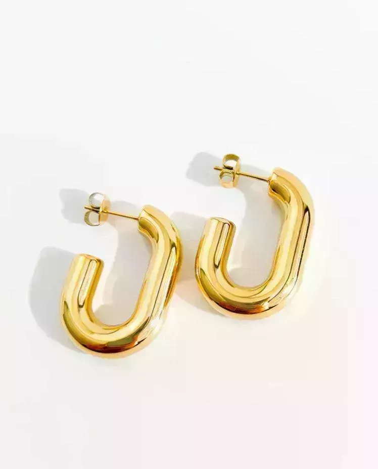 24 Pendientes de aro de oro que pertenecen a cada colección de joyas